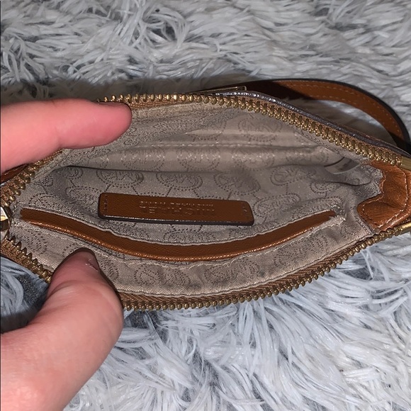 MICHAEL KORS wristlet - Picture 9 of 9